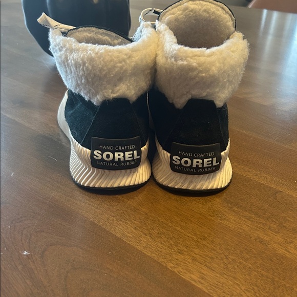 Women's Black and White Fur-Lined Sneakers - Picture 4 of 6